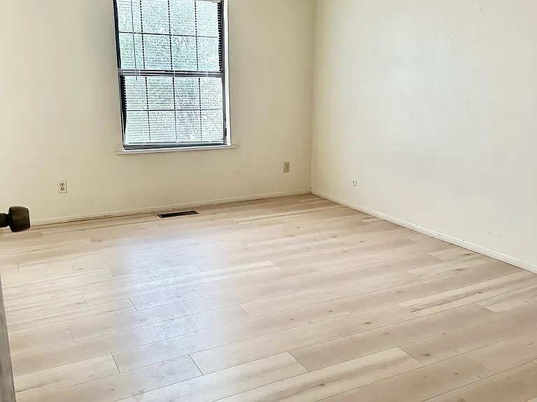 2nd bedroom en suite and walk in closet.