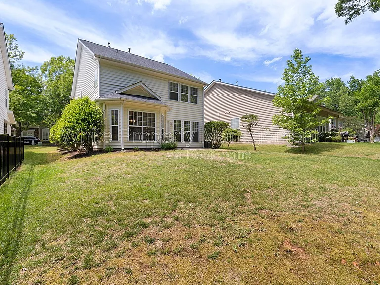 1141 Hammond Dr — Photo 35