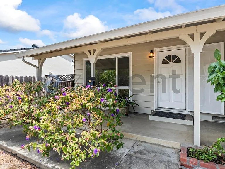 4842 Englewood Dr — Photo 3
