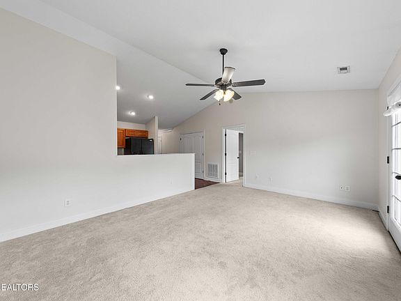 4th image of 5816 Metropolitan Way