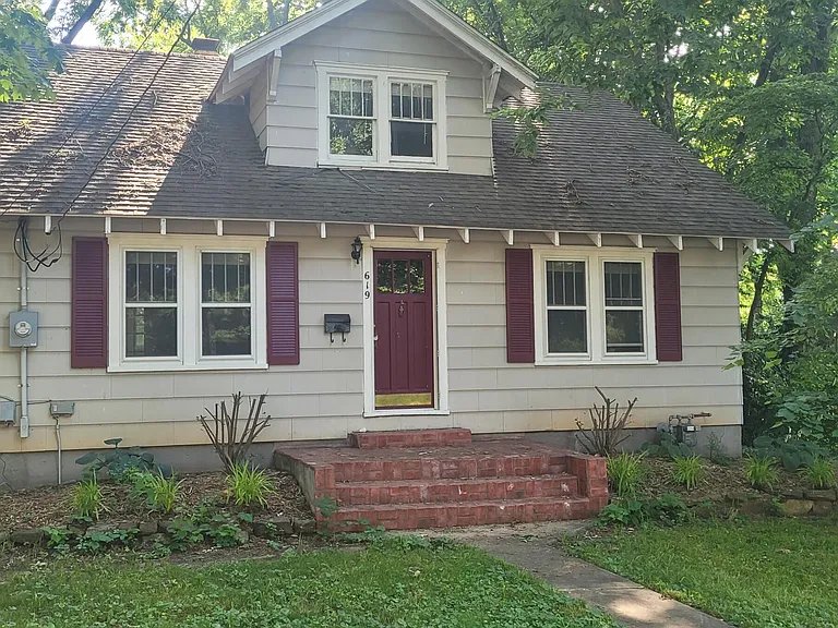 619 S Kentwood Ave — Photo 1
