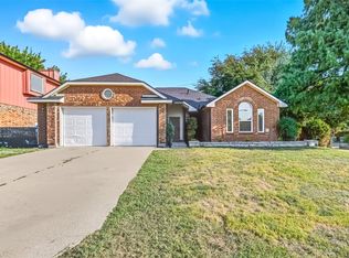 2802 Fenwick St, Grand Prairie, TX 75052