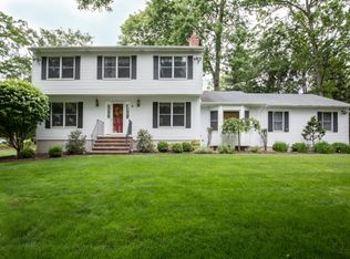 257 Knoll Dr, Park Ridge, NJ 07656