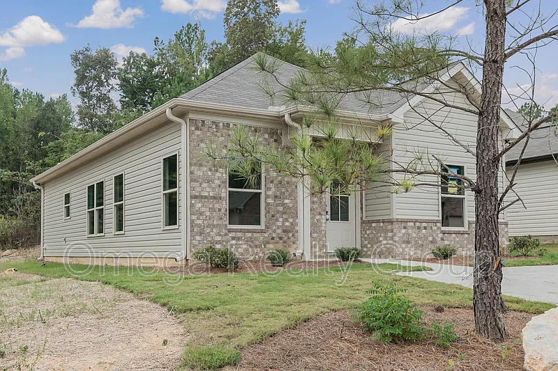 3 bed, 2.0 bath, 1432 sqft, $1,400 — Photo 3
