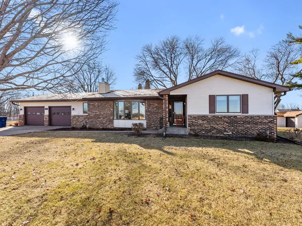 6008 92nd Ave W, Taylor Ridge, IL 61284