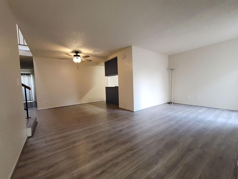Living room & Dinning area