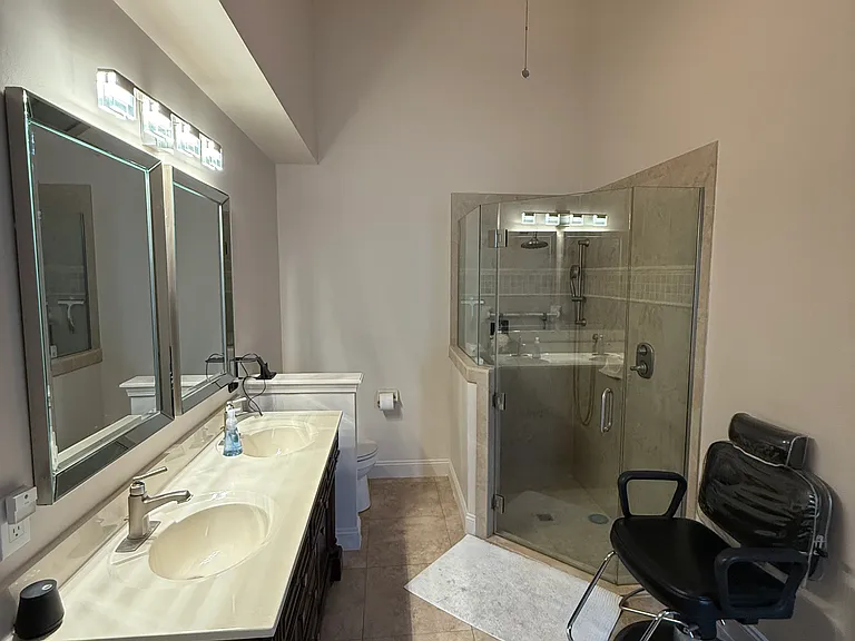 Master Bathroom - Double Vanity