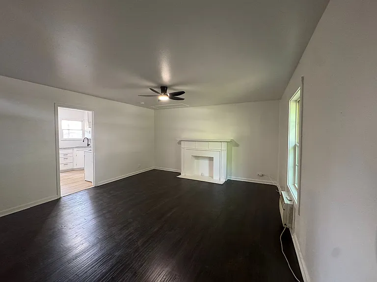 402 N Jefferson St — Photo 15