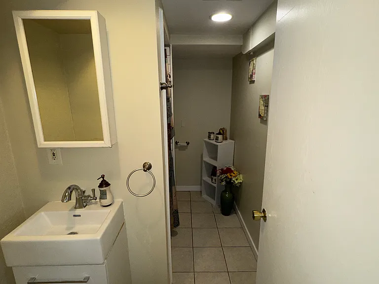 1819 E 46th St #1819 — Photo 12