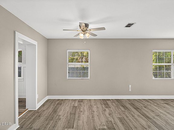 5th image of 920 Mulberry Ave