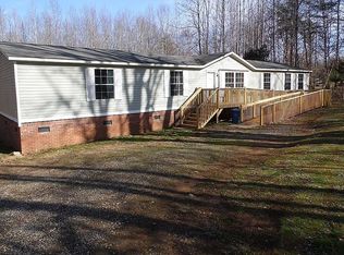 3921 Meadow Ln, Yadkinville, NC 27055