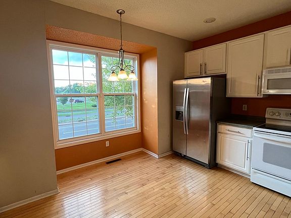 4th image of 7866 Old Carriage Ct #7866