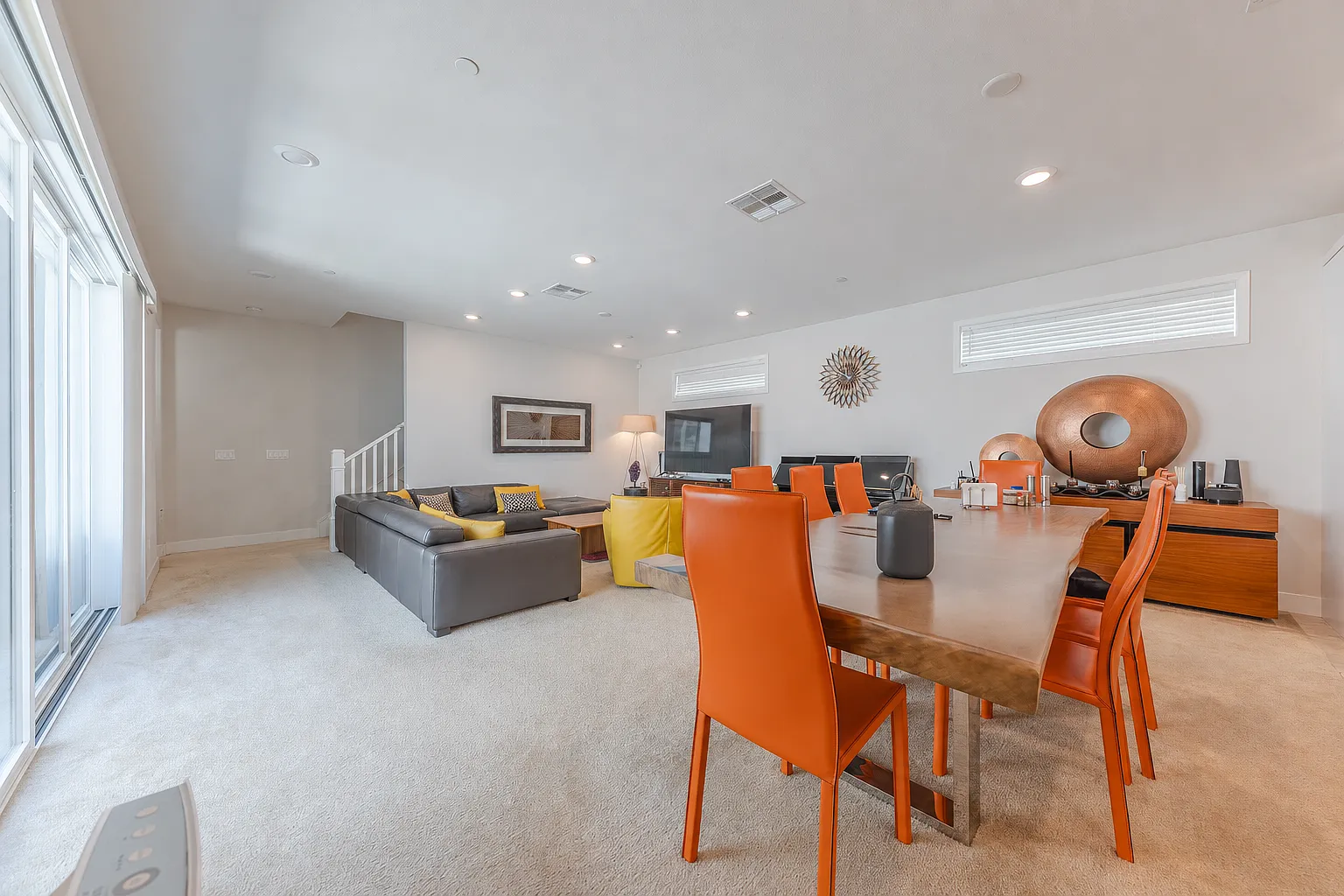 3 bed, 2.5 bath, 2452 sqft, $9,900 — Photo 4