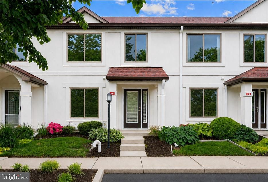 1st image of 54D Queen Caroline Ct