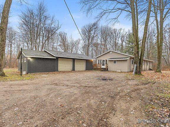 2nd image of 9807 N Maple Hill Rd