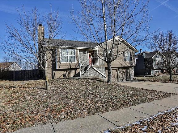2nd image of 704 SW Nelson Dr