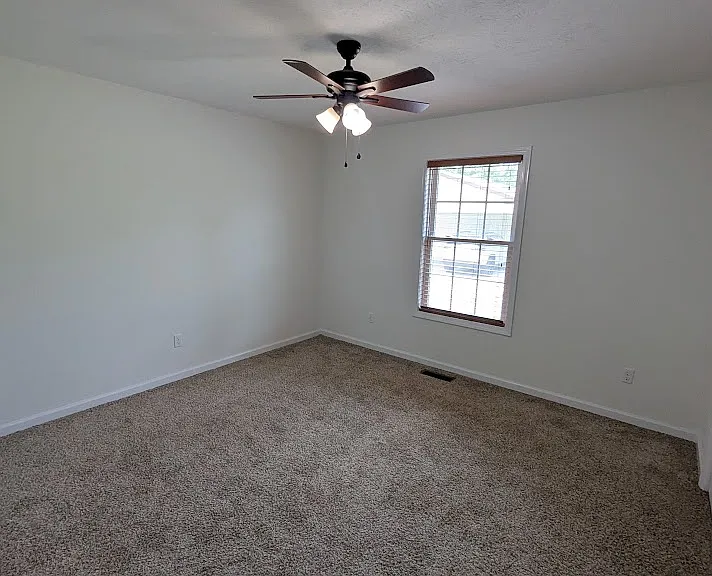 584 Douglas Ln — Photo 9