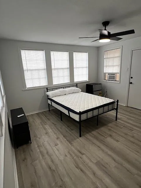 4 bed, 2.0 bath, 2049 sqft, $819 — Photo 2