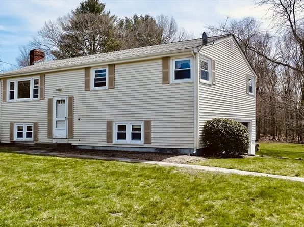 6 Clover Ln, Medway, MA 02053