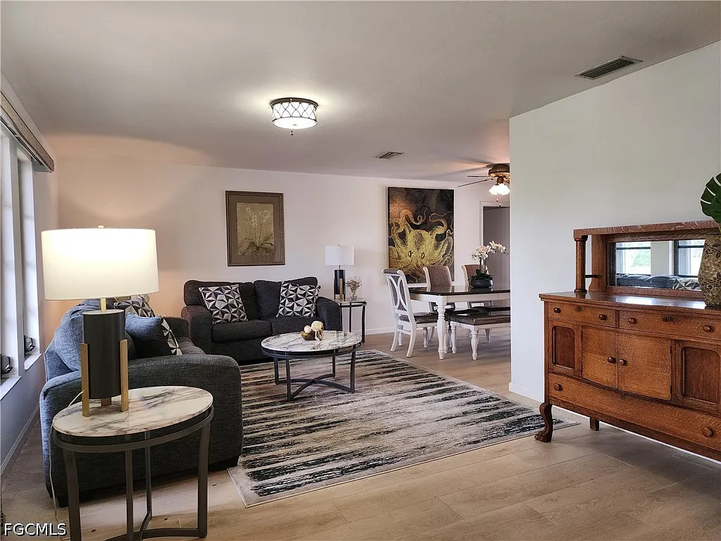 4 bed, 2.0 bath, 2062 sqft, $2,700 — Photo 4