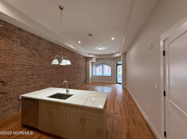7 Broad St #2