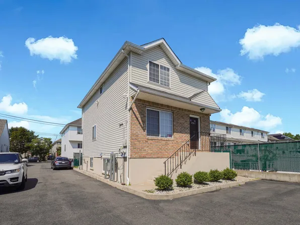 215B Van Name Ave, Staten Island, NY 10303