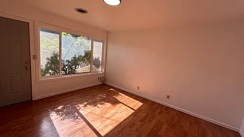 156 Catron St N Photo 1