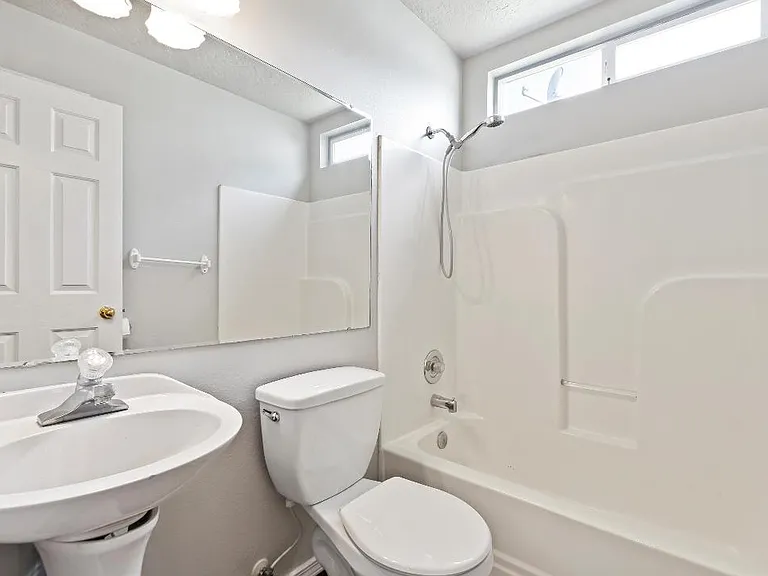 525 Ohio Ct — Photo 8