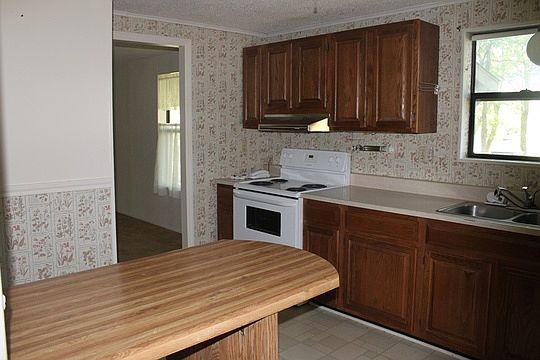 2nd image of 120 Wildflower Ln
