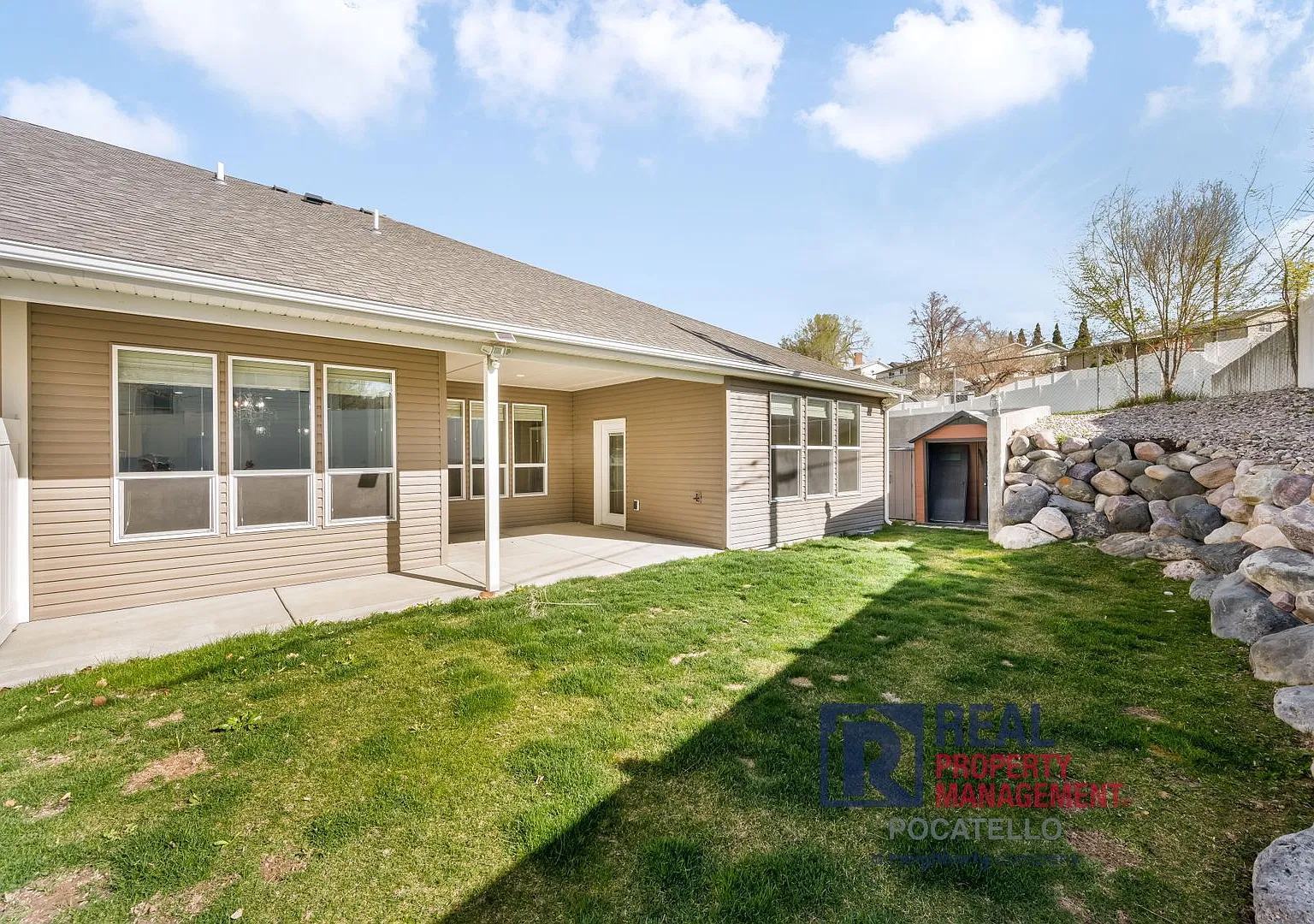 3 bedroom 2 bath twin home is a must see! - Small dog Friendly — Photo 4
