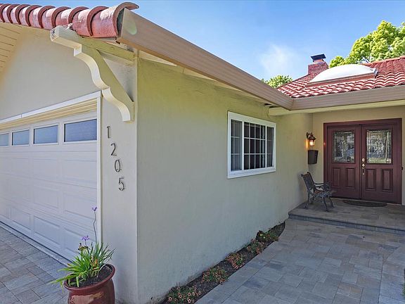 4th image of 1205 Carrie Lee Way