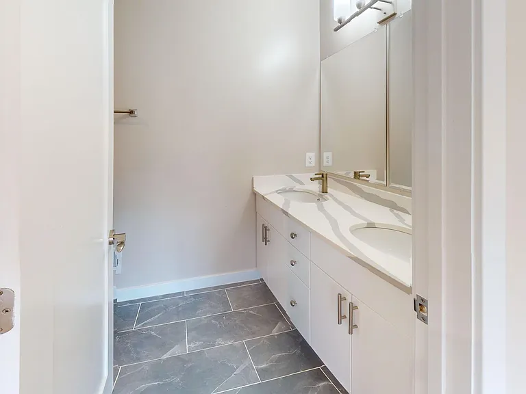 4923 1/2 A St SE #2 — Photo 22