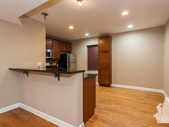 5th image of 2217 W Rosemont Ave