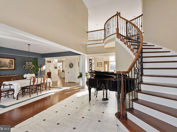 3rd image of 4927 Piacenzia Ave