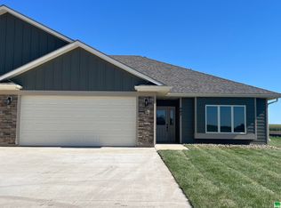942 11th St SE, Sioux Center, IA 51250