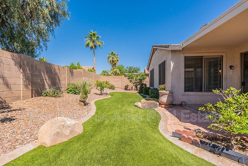 1st image of 165 E Rock Wren Dr