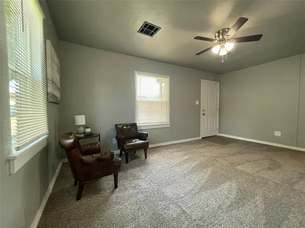 608 W Rickenbacker Dr, Midwest City, OK 73110