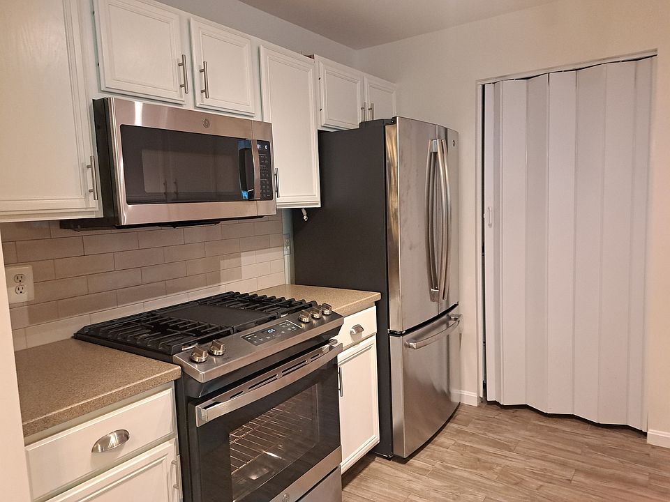 Beautiful fridge, stove and refrigerator
