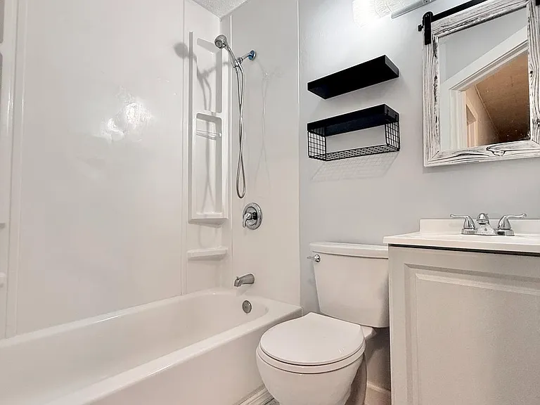 570 Line St — Photo 14