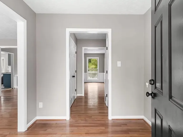 645 Welsh Pl — Photo 3