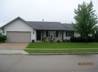 1015 Manor Pl, Little Chute, WI 54140