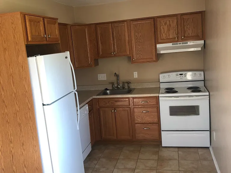 41 Shraders Ln — Photo 1