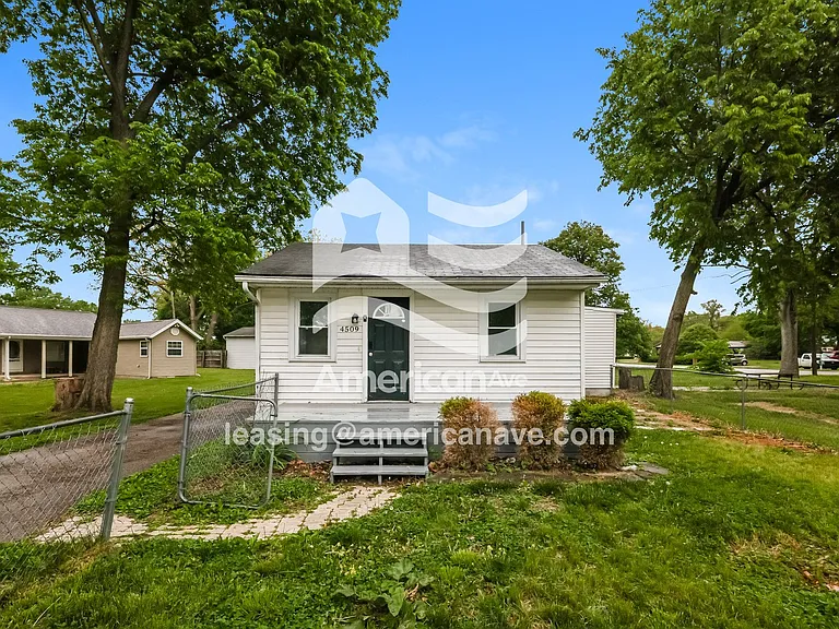 1564893_001_front_view_1.jpg