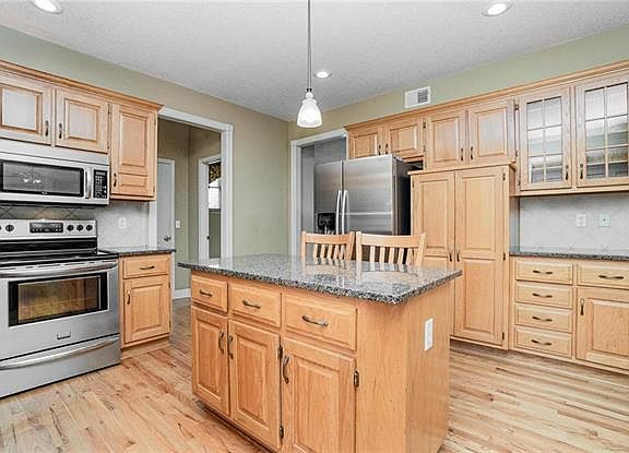 3rd image of 13232 King St