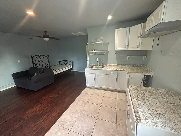 2307 W 74th St #B — Photo 3