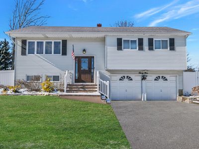 35 Satellite Drive, Islip Terrace, NY, 11752