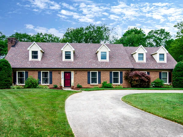 204 W Eagle Rd, Versailles, KY 40383