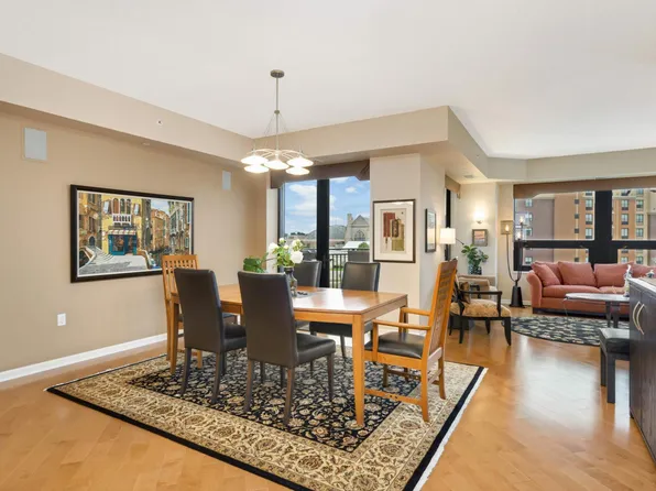 500 E Grant St APT 401, Minneapolis, MN 55404