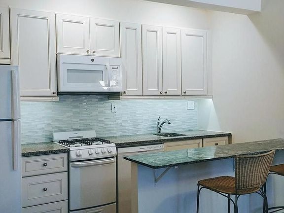 5th image of 112 E 37th St APT 3B