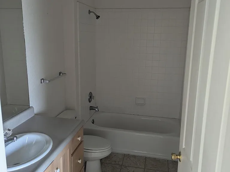 868 Lakeview Dr — Photo 7